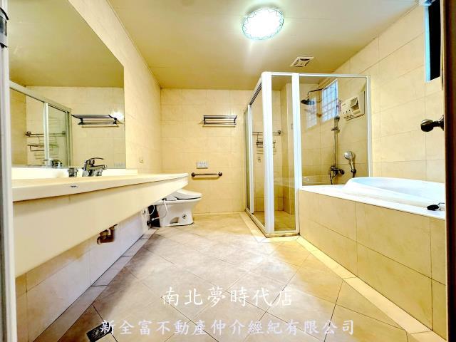 台南安平透天-11